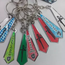 Chaveiro metal resina gravata gravatinha 12 unidades